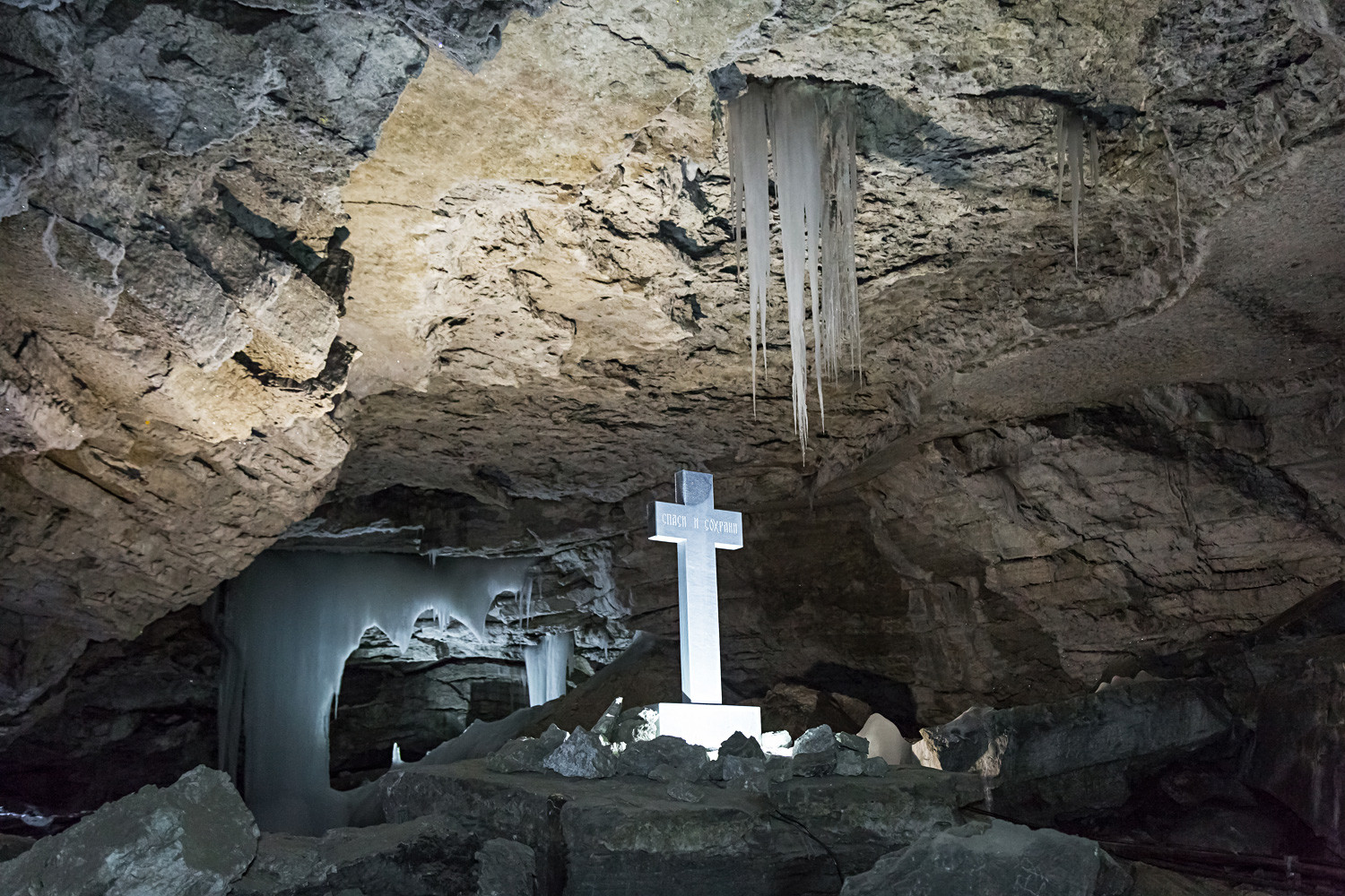 Heute steht in der Höhle noch ein solches Kreuz, das den Aufzeichnungen Remesows entsprechend rekonstruiert werden konnte.