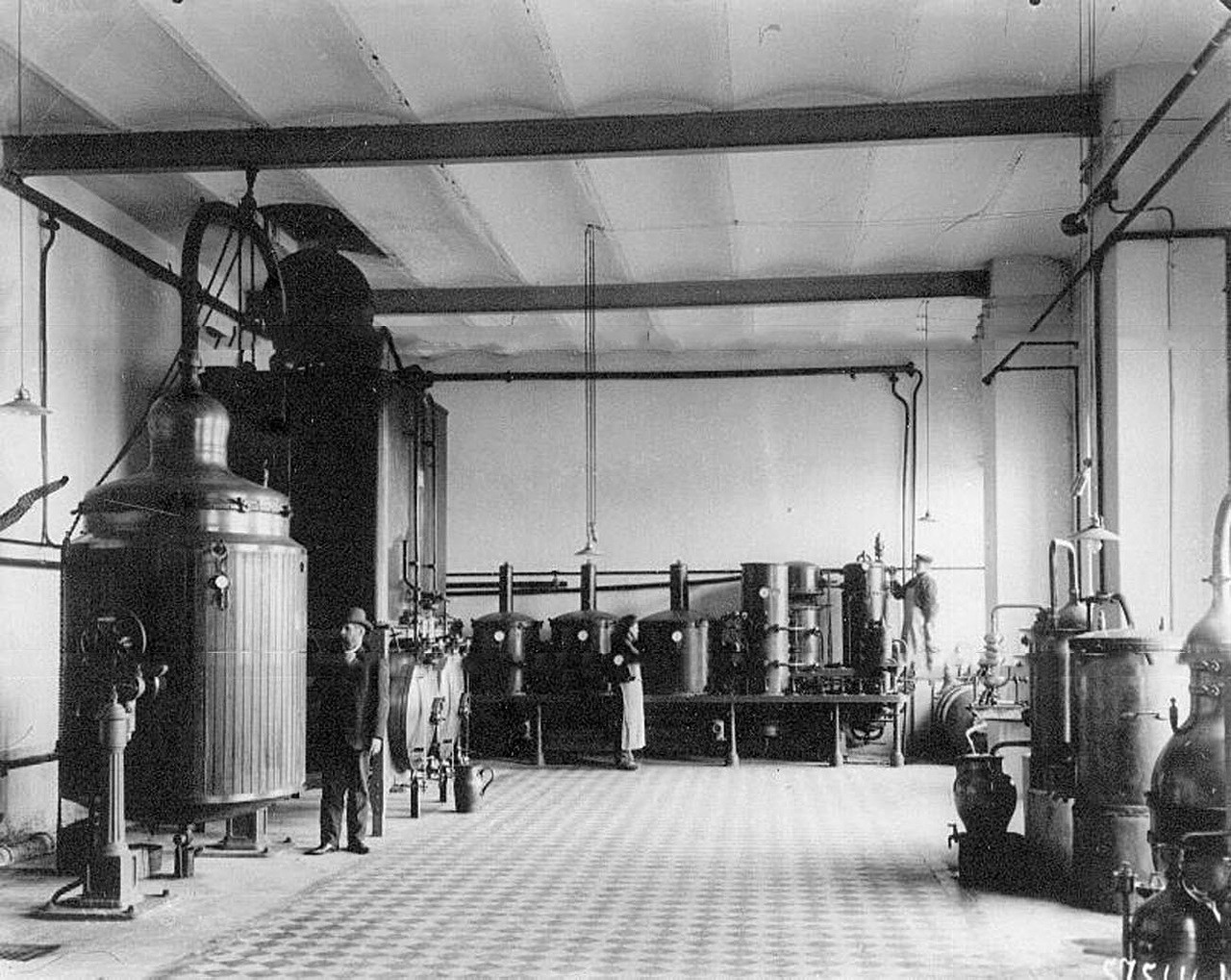 Instalaciones para el proceso de destilación de Keller y Kº.