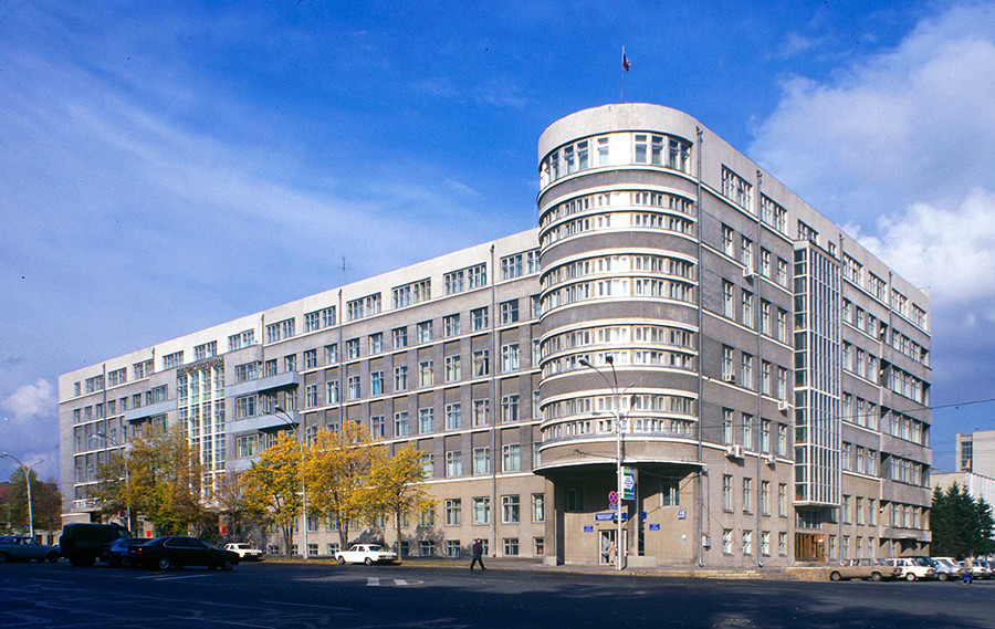 Le bâtiment administratif du Kraiispolkom (1932). Novossibirsk. Photo: 1999