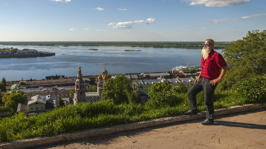 Cidade tem diversos atrativos, como passear pelo Rio Volga.
