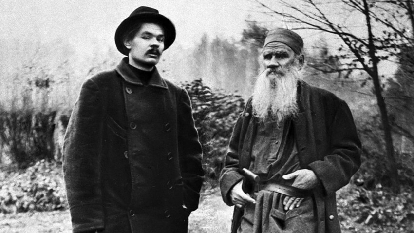 Maxim Gorky and Leo Tolstoy in Tolstoy's estate Yasnaya Polyana, 1900. Reproduction