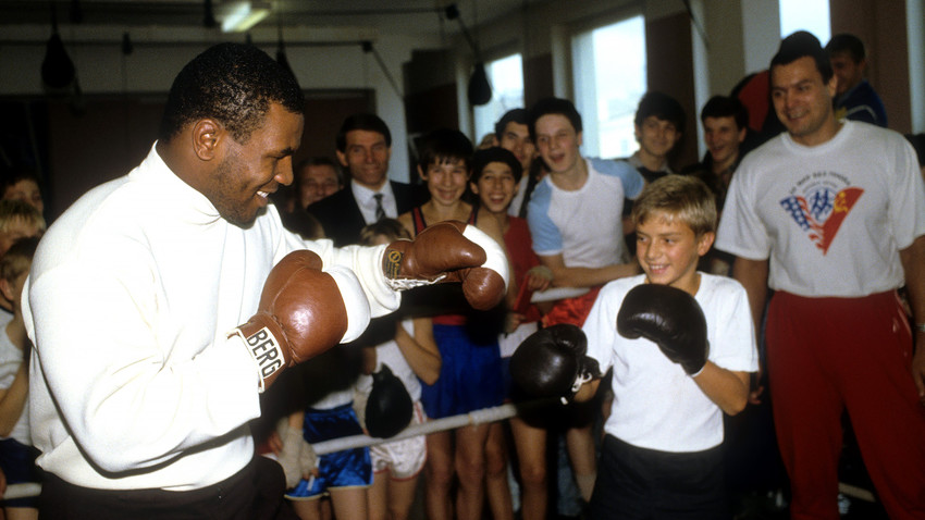 Tyson visited Moscow in 1988 to participate in the opening of the first in USSR golf club and meet with boxing fans