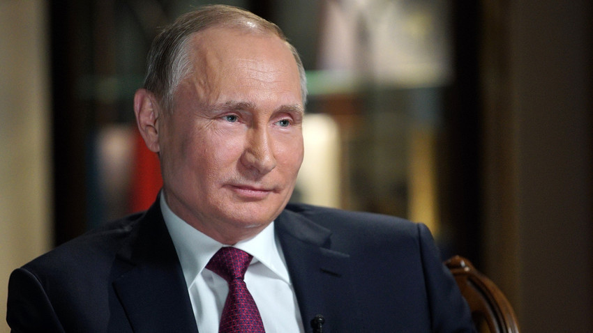 Presiden Rusia Vladimir Putin saat diwawancara pembawa berita NBC Megyn Kelly di Kaliningrad pada 2 Maret 2018.