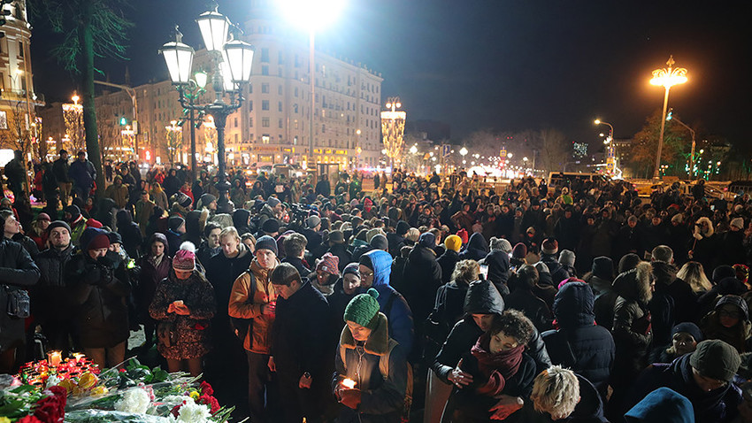 Manifestazione in Piazza Pushkinskaya a Mosca in memoria delle vittime della tragedia di Kemerovo