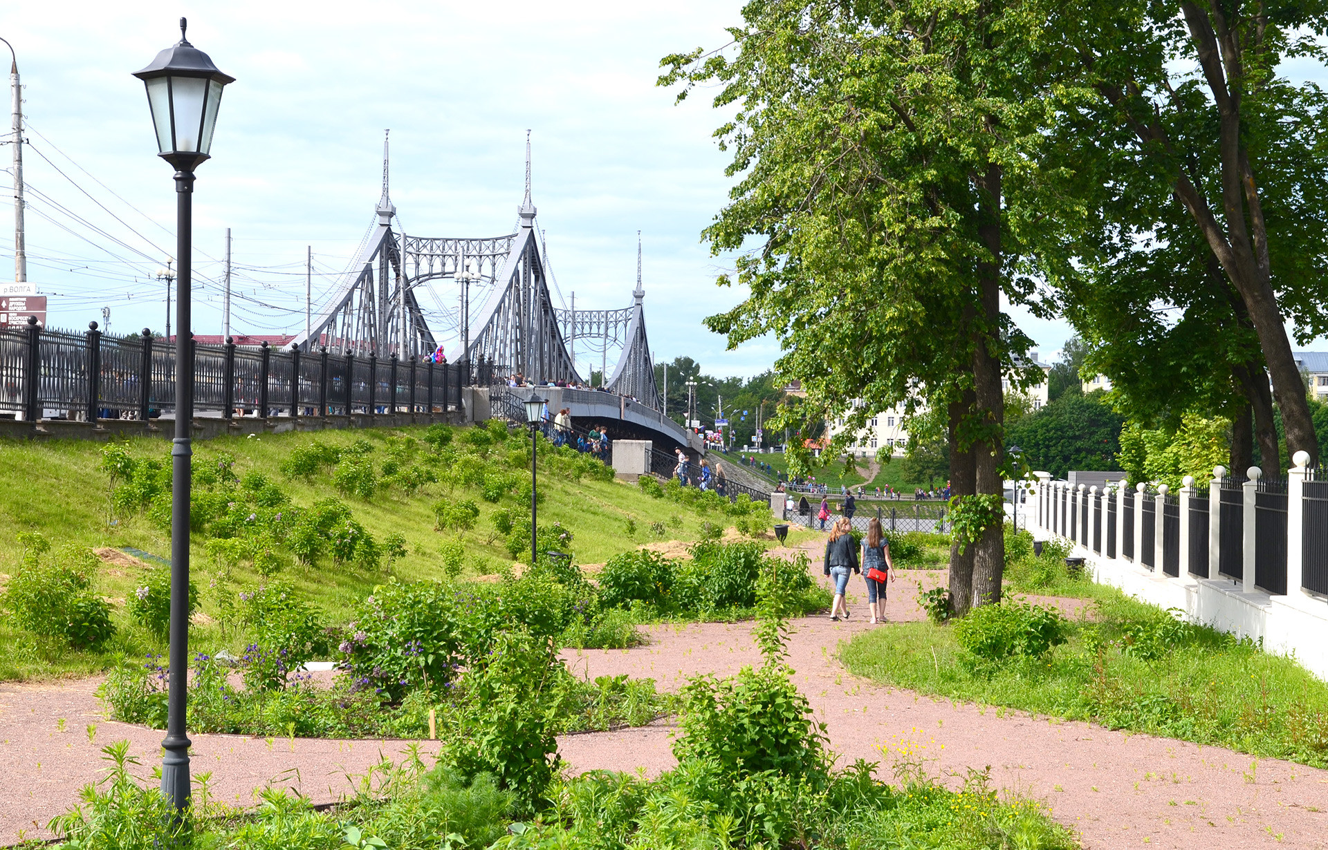 Twer: Die Alte Brücke ist ein Abbild der berühmten Budapester Stahlbrücke.