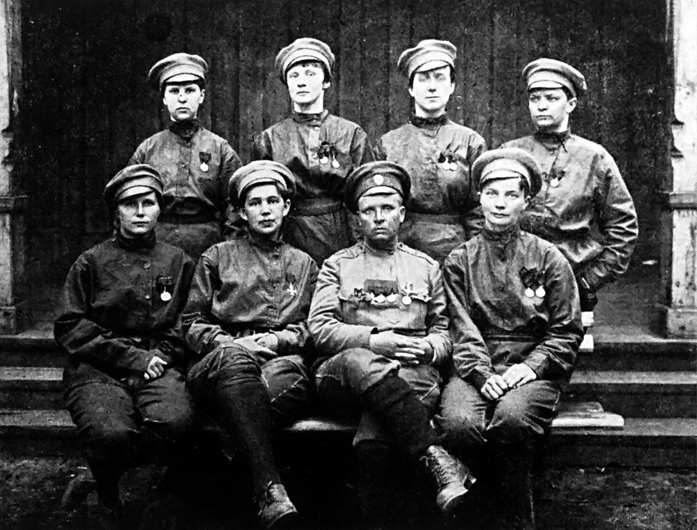 Мария Бочкарьова с войниците си, 1917 г.