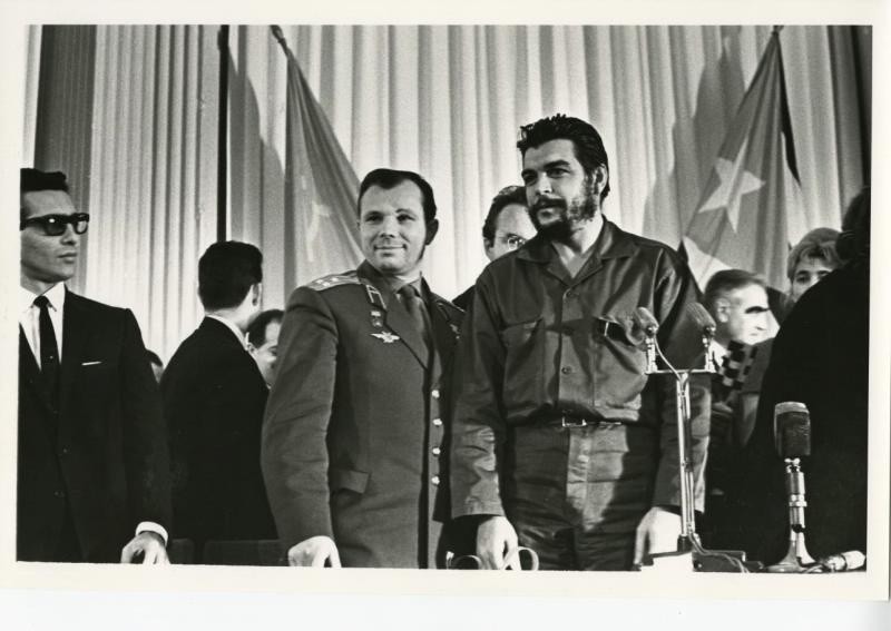 Yuri Gagarin y Che Guevara, 1964.