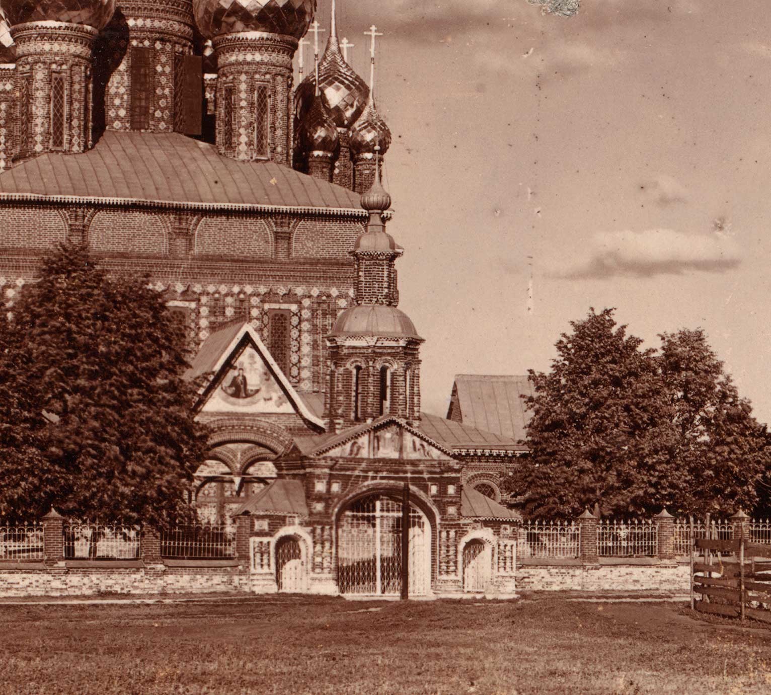 Iglesia de la Decapitación de Juan Bautista, con Puerta Santa. Verano de 1910.
