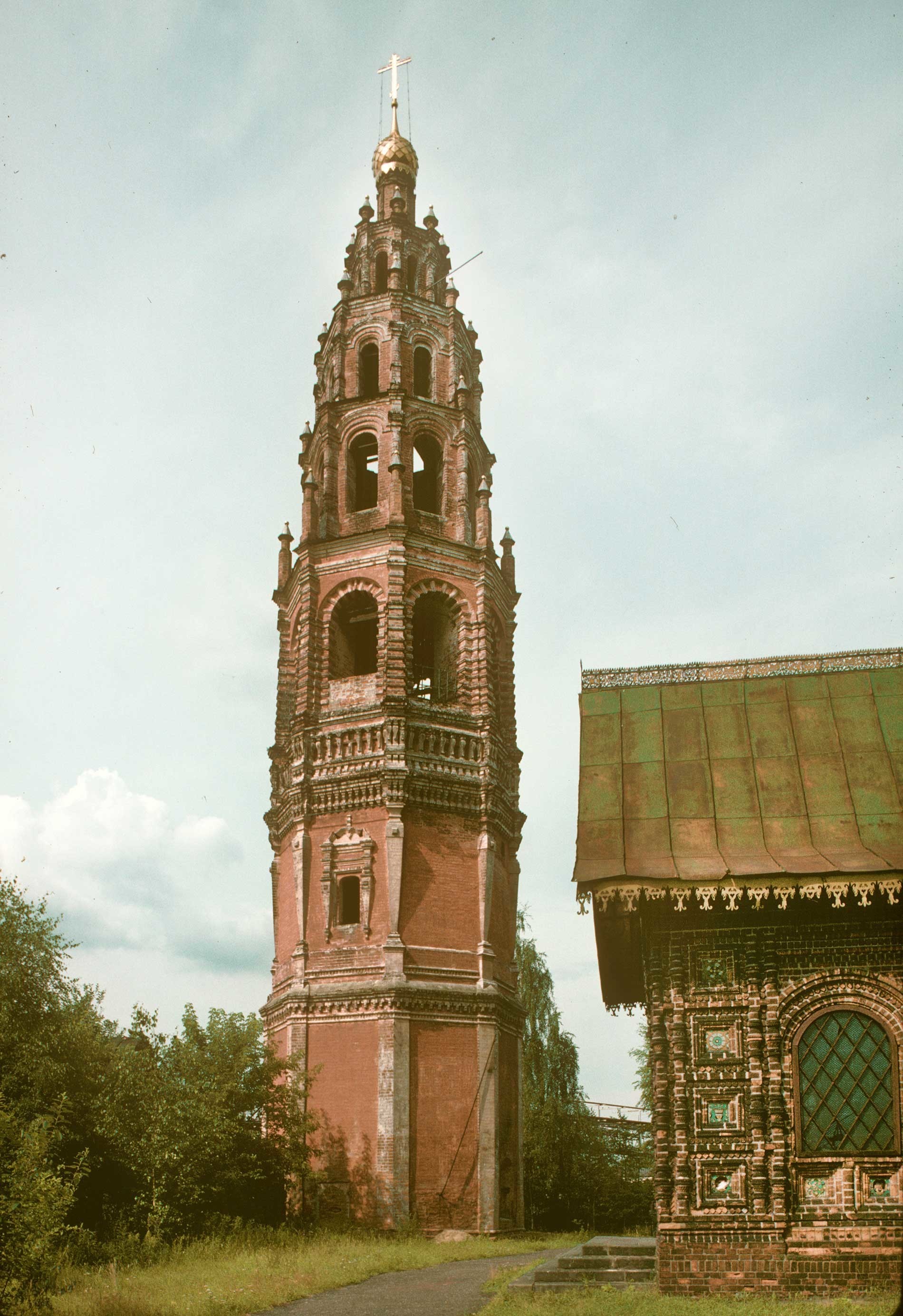 Iglesia de la Decapitación de Juan el Bautista. Campanario. Vista este. 29 de junio de 1995.