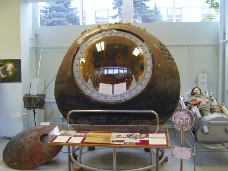 Kapsula Vostok, s katero je Jurij Gagarin obkrožil Zemljo. Danes je na ogled v muzeju RKK Energija blizu Moskve.