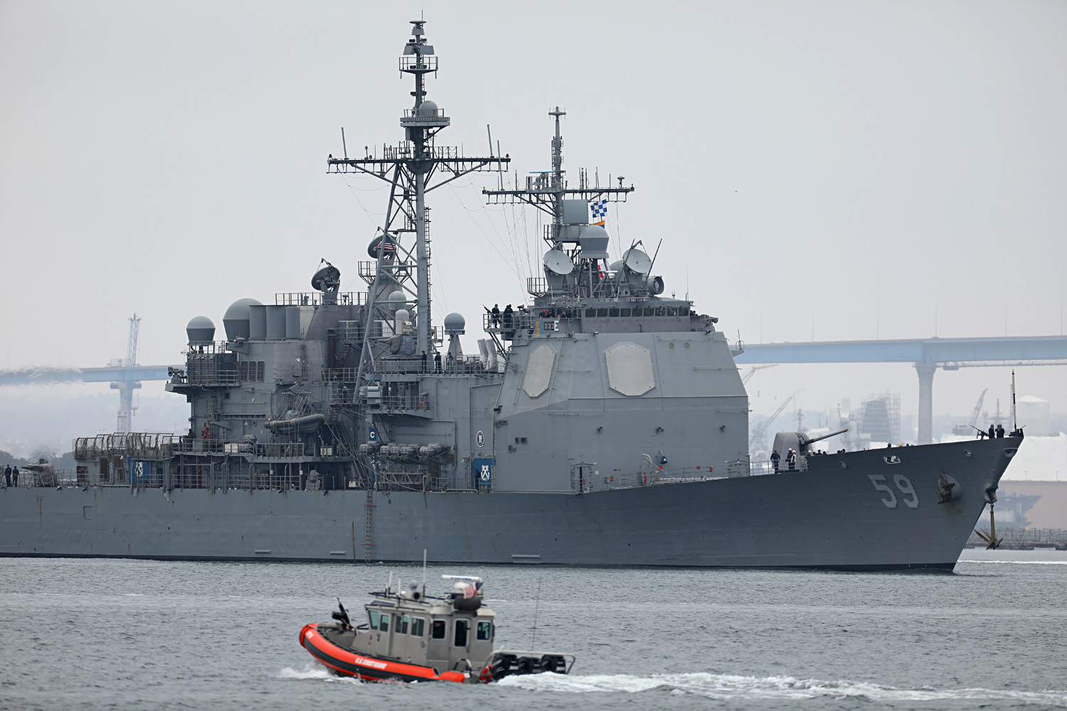 USS Princeton, ракетна крстарица класе Ticonderoga креће из Сан Дијега (Калифорнија, США) са ударном групом ратних бродова на шестомесечно дежурство у западном делу Тихог океана, 5. јун 2017. године.