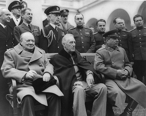 Винстон Черчил, Френклин Рузвелт и Јосиф Стаљин на Кримској конференцији 1945. године.