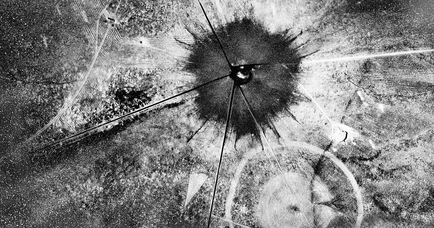 Letalska fotografija po prvi eksploziji atomske bombe na poligonu Trnity, Nova Mehika, 1945. Zakonca Rosenberg sta tvegala in žrtvovala svoje življenje, da sta izdala nekatere ameriške jedrske skrivnosti ZSSR.