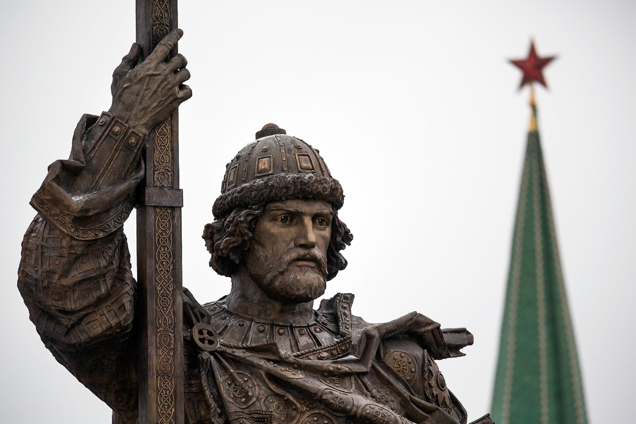 Споменик кнезу Владимиру, крститељу Русије, у Москви.