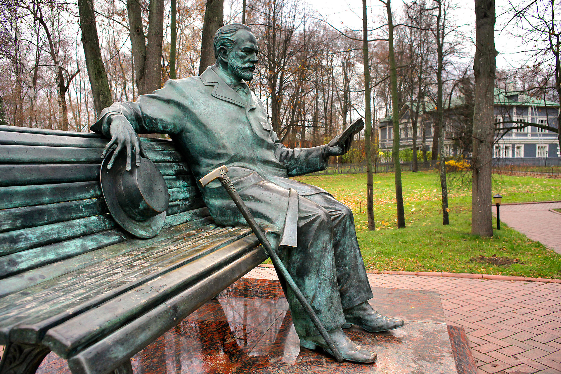 Monumento a Pyotr Tchaikovsky nella città di Klin