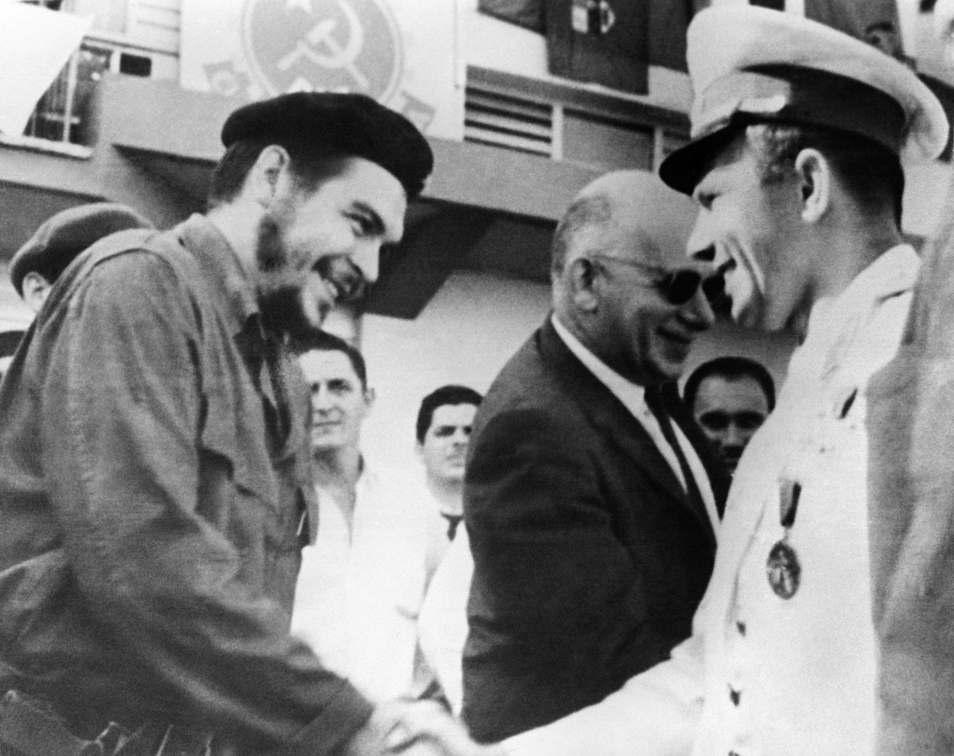 Che Guevara y Yuri Gagarin en Cuba, 1961.