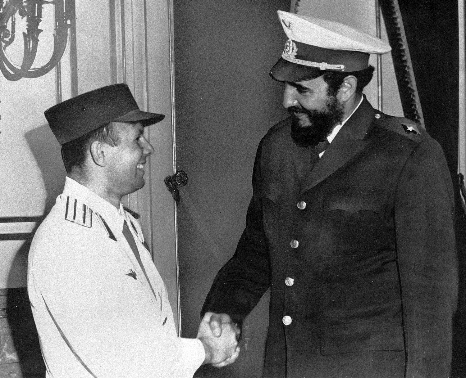 Yuri Gagarin y Fidel Castro en Cuba, 1961.