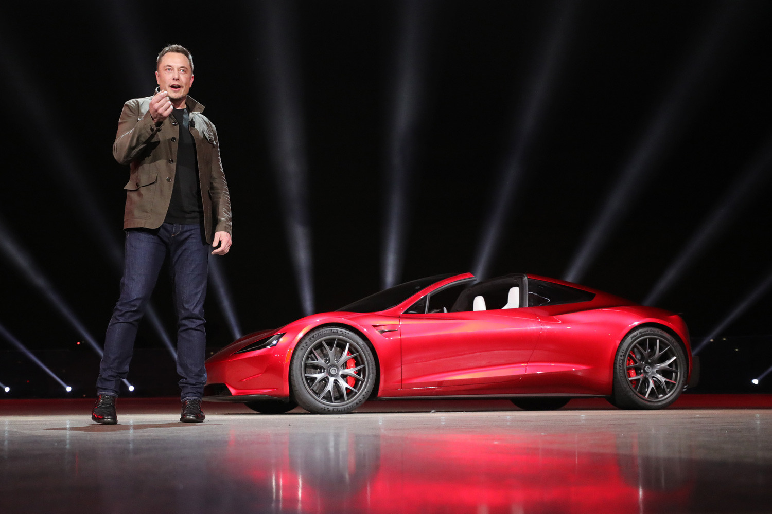 Musk mempresentasikan Tesla Motors 2020 Roadster pada 16 November 2017. 