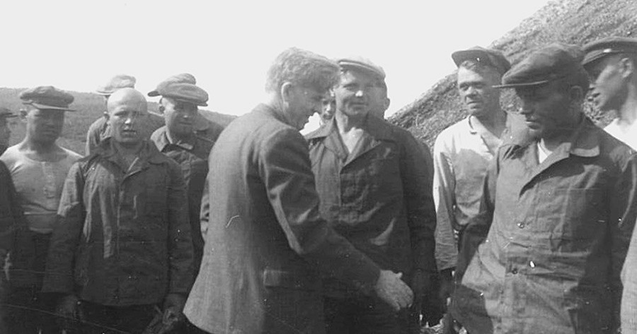 Wallaceov susret s radnicima u rudniku zlata u Kolimi, svibanj 1944.