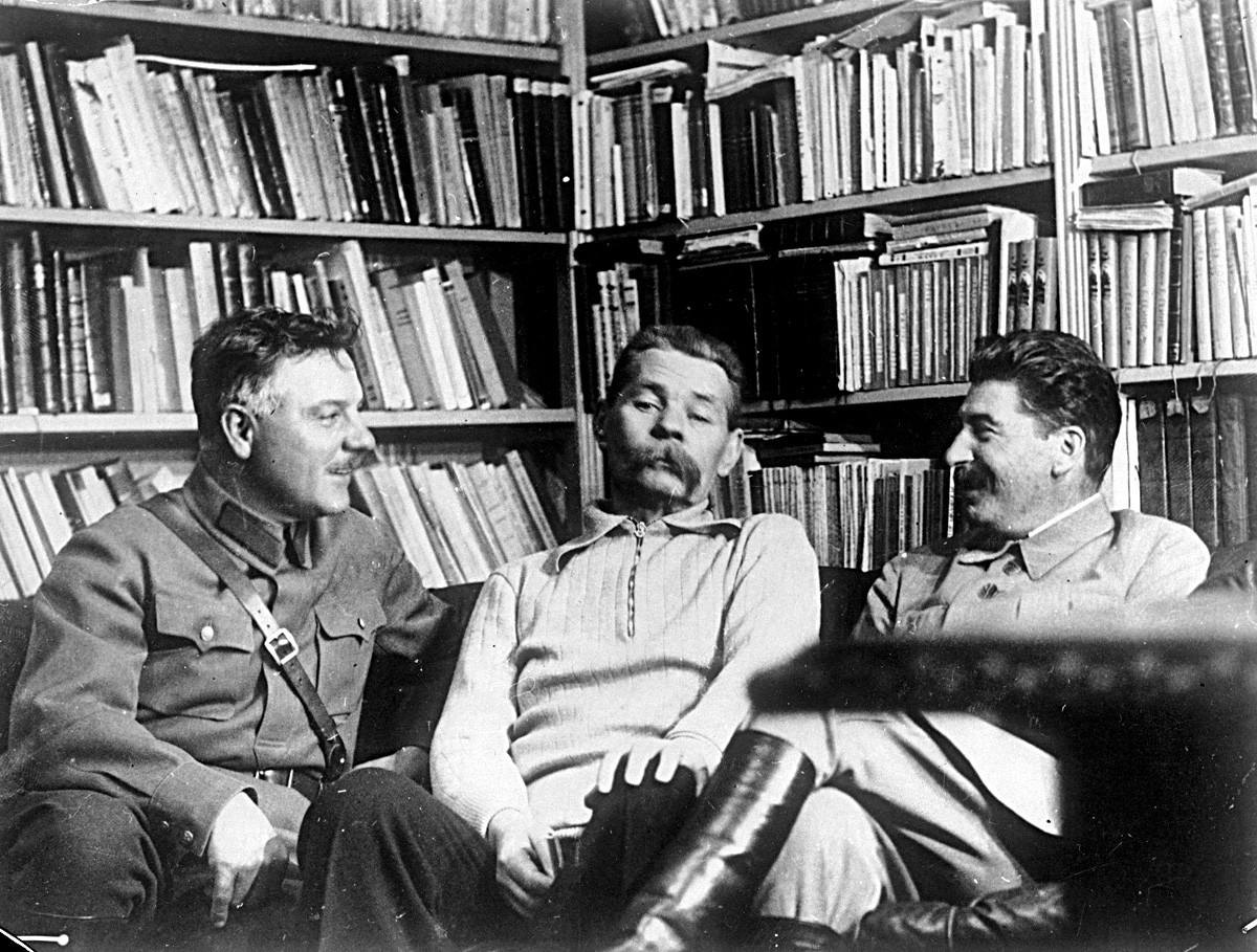 Kliment Vorošilov, Maksim Gorki in Josif Stalin.