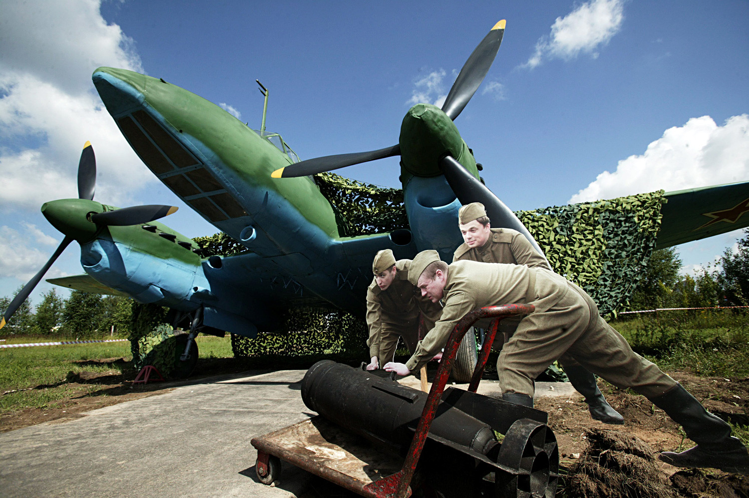 Бомбардер ПЕ 2 на изложби „Асови Другог светског рата“.
