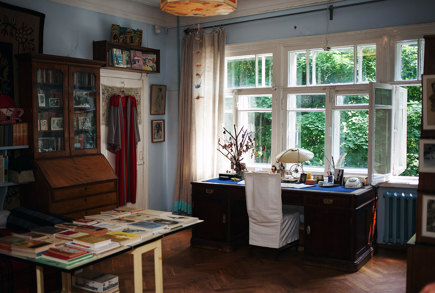 Cômodo onde o escritor Kornêi Tchukovski viveu em sua casa-museu em Peredelkino. 