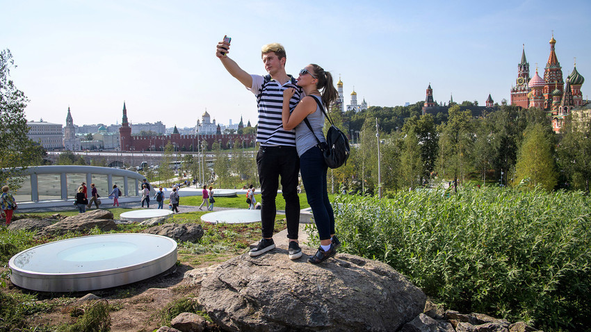 Selfie nel nuovo parco Zaryadye di Mosca
