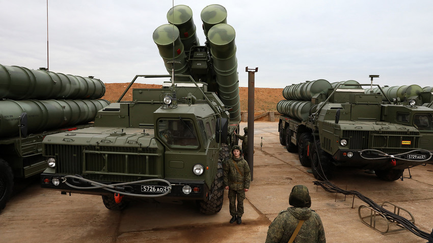 S-400 Triumph surface-to-air missile systems of the Russian Southern Military District's missile regiment on combat duty.
