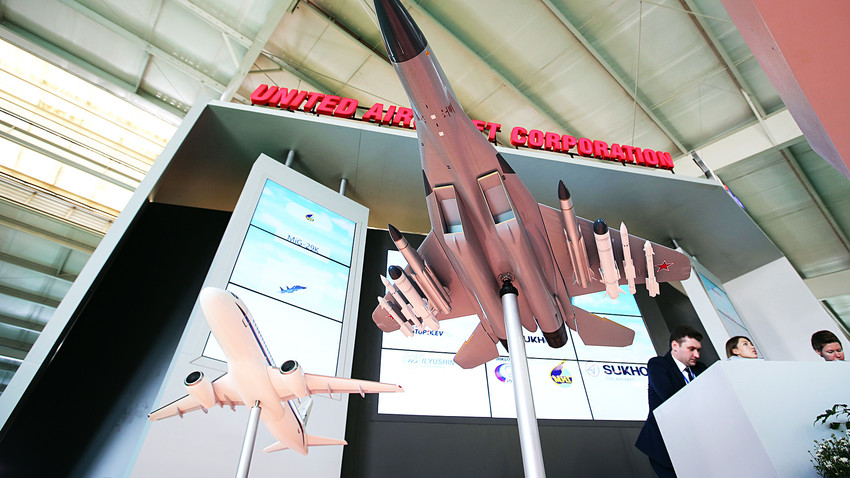 Уједињена корпорација за производњу авиона ОАК на аеро-космичкој изложби FIDAE 2018 на међународном аеродрому Comodoro Arturo Merino Benitez, Сантијаго, Чиле, април 2018.
