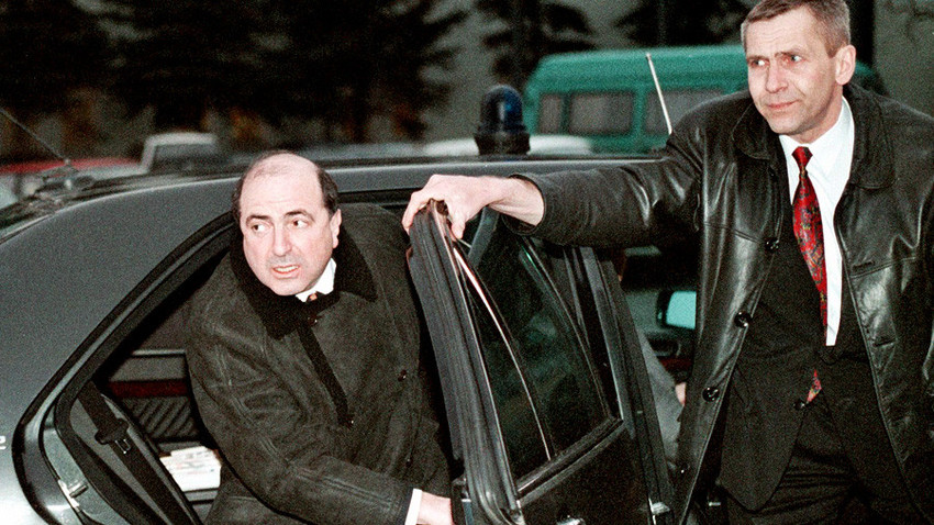 Boris Berezovski, pokojni ruski poslovnež z močnim političnim vplivom, je bil eden od najbolj znanih med ljudmi, ki so bili označeni za ruske oligarhe.