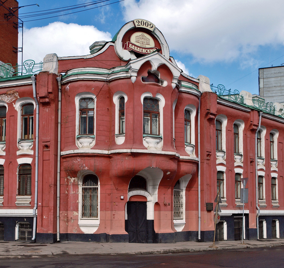 This avant-garde mansion for Abrikosov's factory in Moscow was built by architect Boris Shnaubert, now the building hosts the Babaev factory.