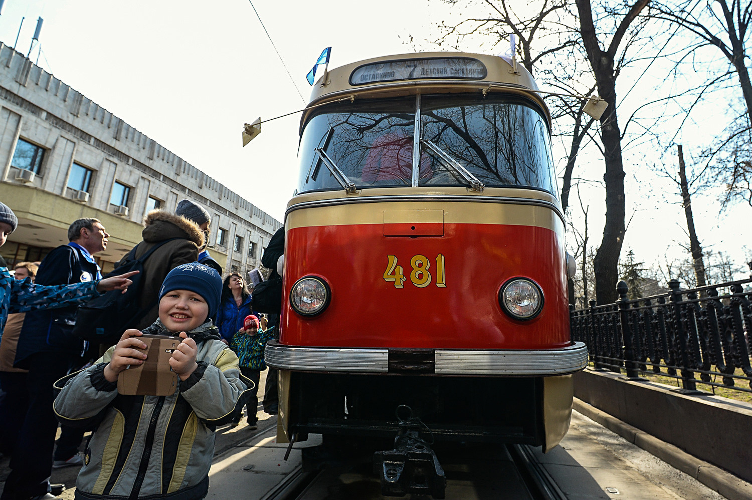 Tatra T3: Die kennen Sie doch, oder? Die Tatra aus den Tschechoslowakischen Tramwerken war die populärste aller Straßenbahnen (nicht nur) in der Sowjetunion. Mehr als 11.000 Wagen importierte Moskau. In zahlreichen umgestalteten Varianten verkehren viele bis heute in allen Ex-Sowjetrepubliken.