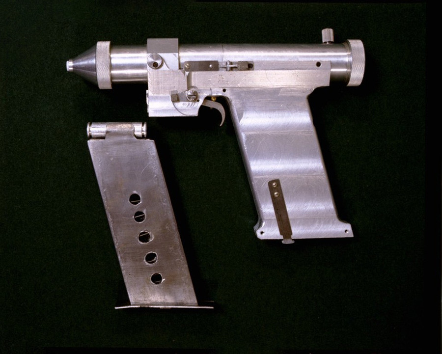 Pistola láser soviética.