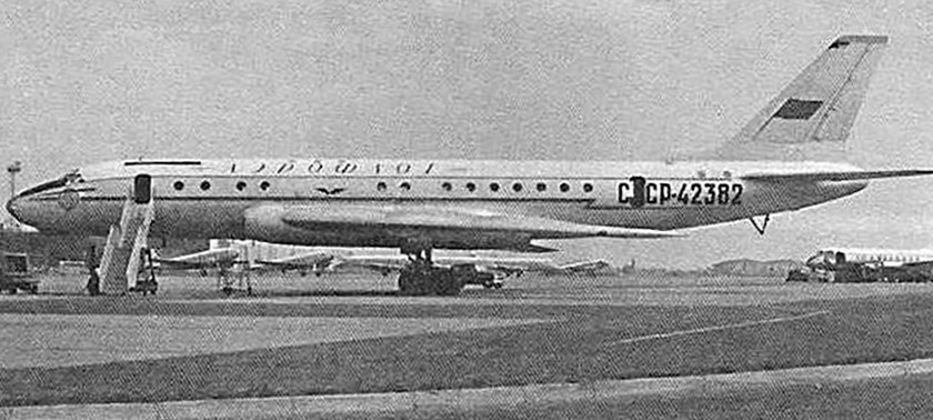 O Тu-104А СССР-42382 no aeroporto britânico de Heathrow, em meados de 1959.