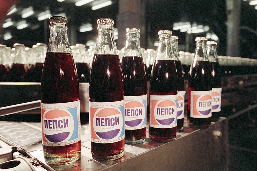 Pepsi dari pabrik yang berbasis di Moskow, 1991.