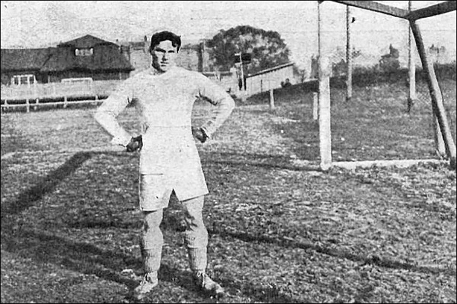 El portero Lev Favorski que recibió 16 goles en el partido contra Alemania.