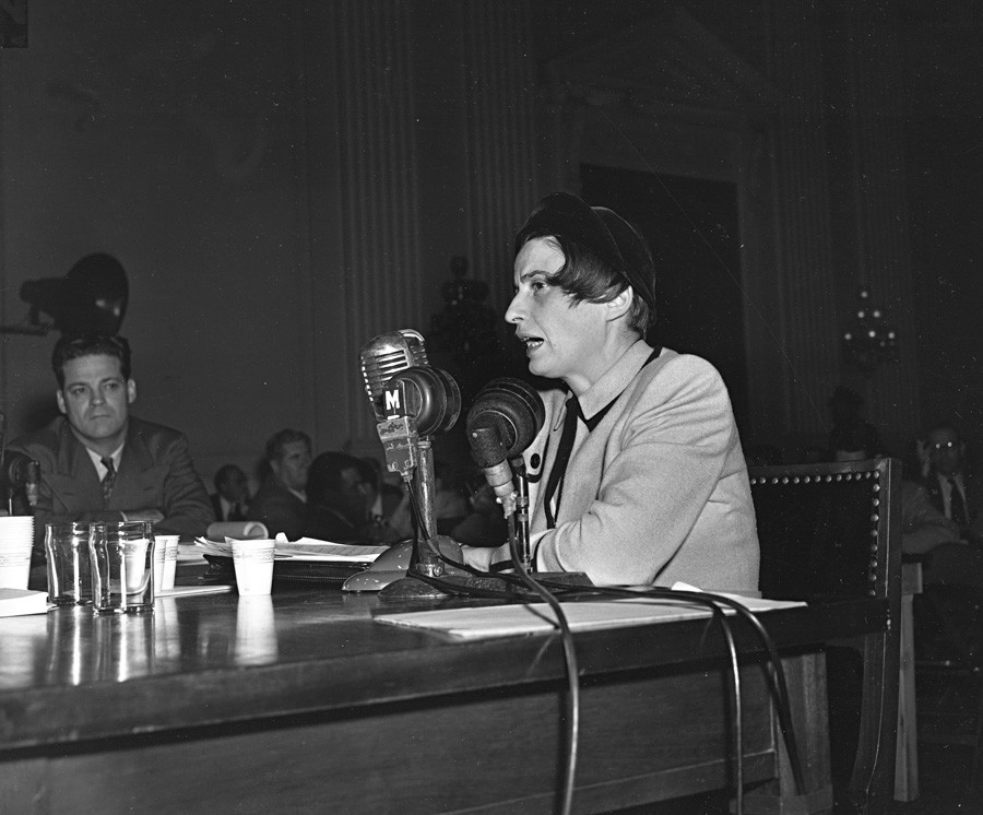 Ayn Rand declarando ante el Comité de Actividades Antiestadounidenses el 20 de octubre de 1947.