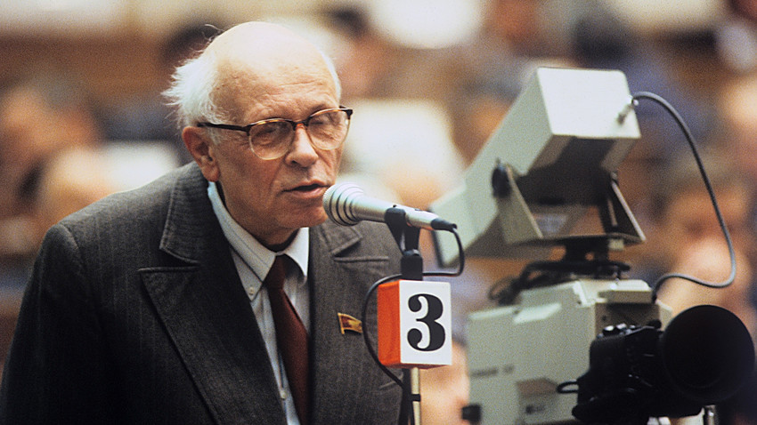 Academician Andrei Sakharov, People's Deputy of the U.S.S.R. and a winner of the Nobel Peace Prize, at the 1st Congress of People's deputies, Grand Kremlin Palace.