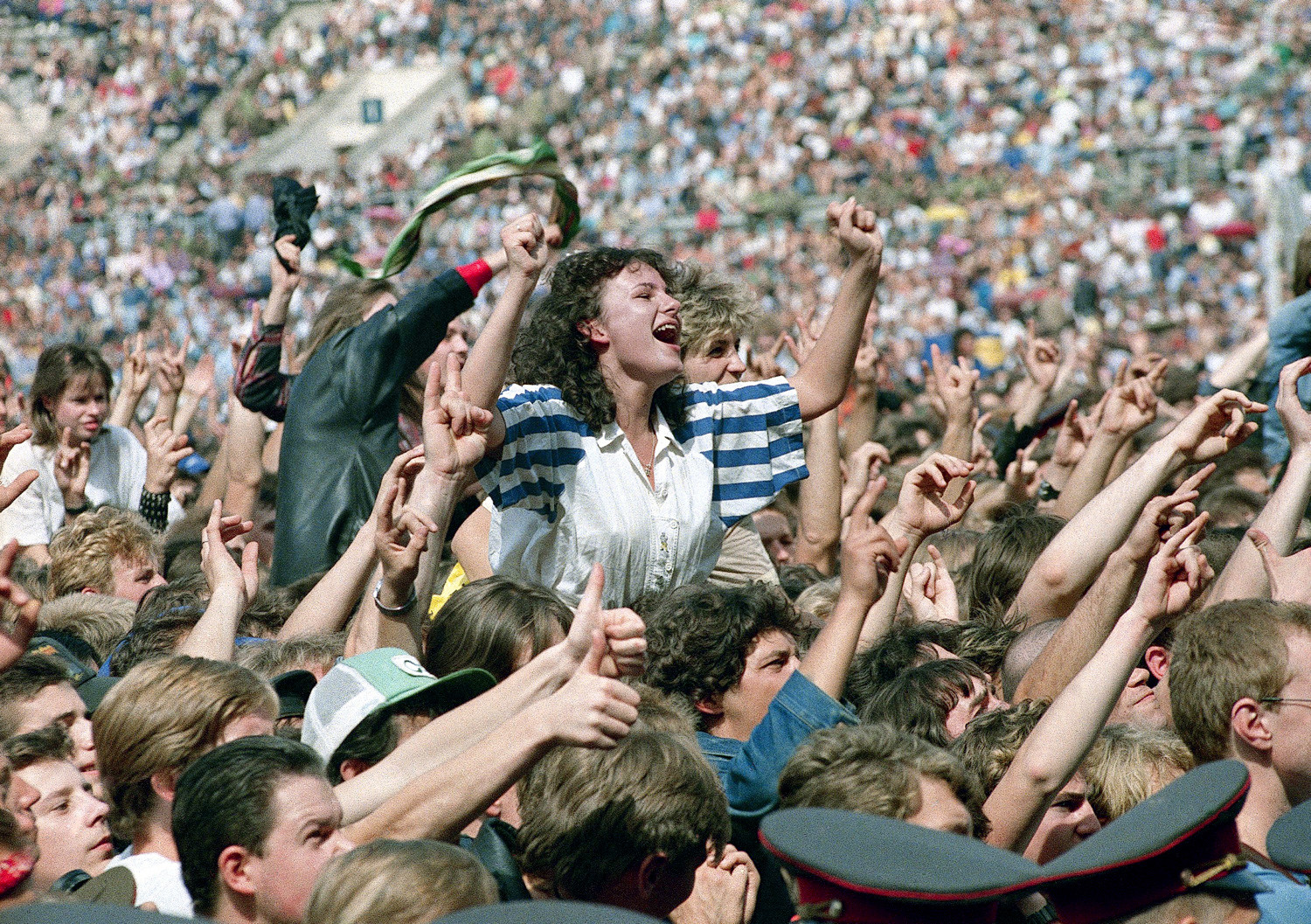  Western heavy metal rock bands including Bon Jovi, Motley Crue, Scorpions and Cinderella were enthusiastically received by loving fans in Moscow on Saturday, August 12, 1989 at The Moscow Music Peace Festival 