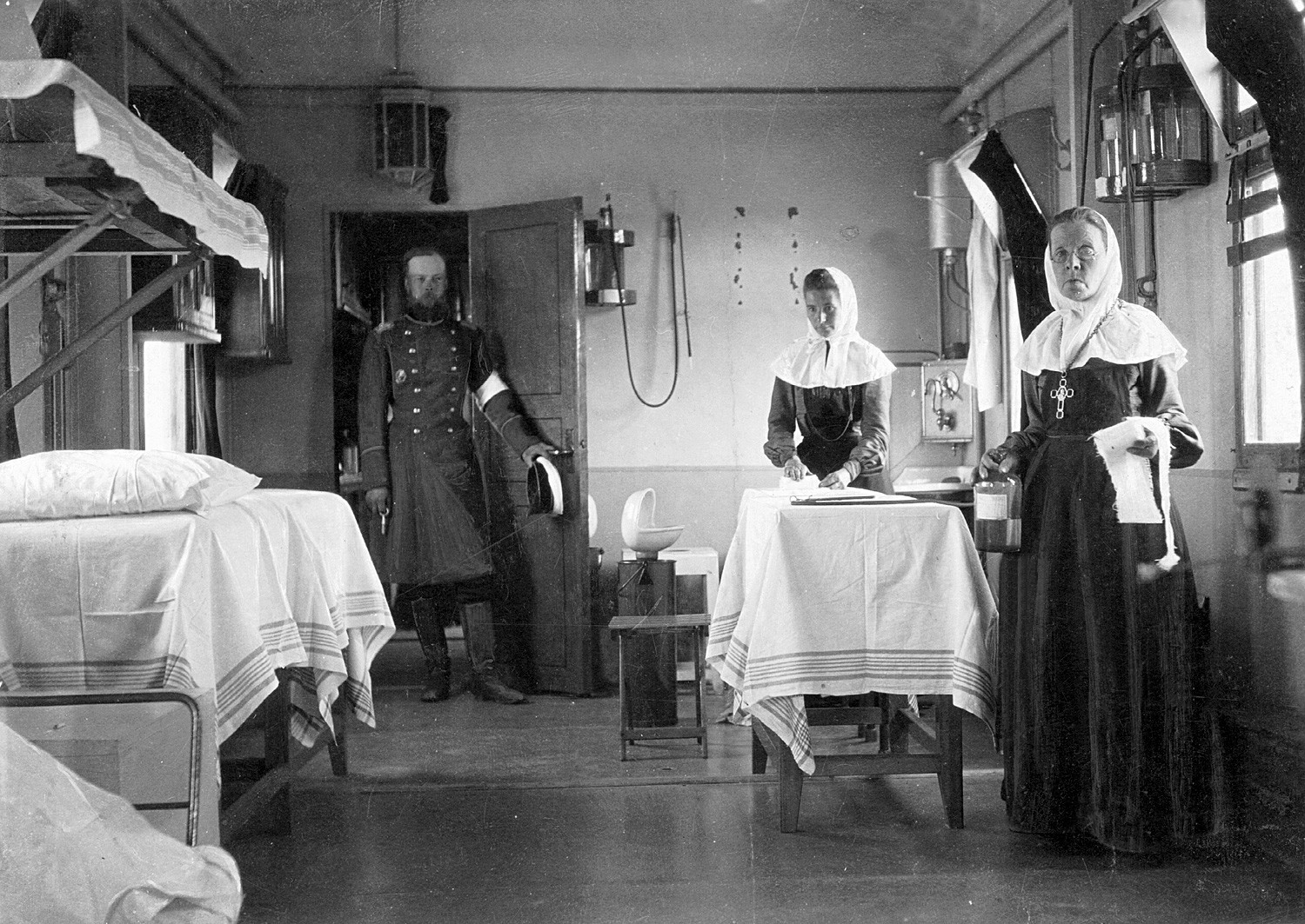  Paramedics and female paramedics in a hospital train of the Russian Red Cross.