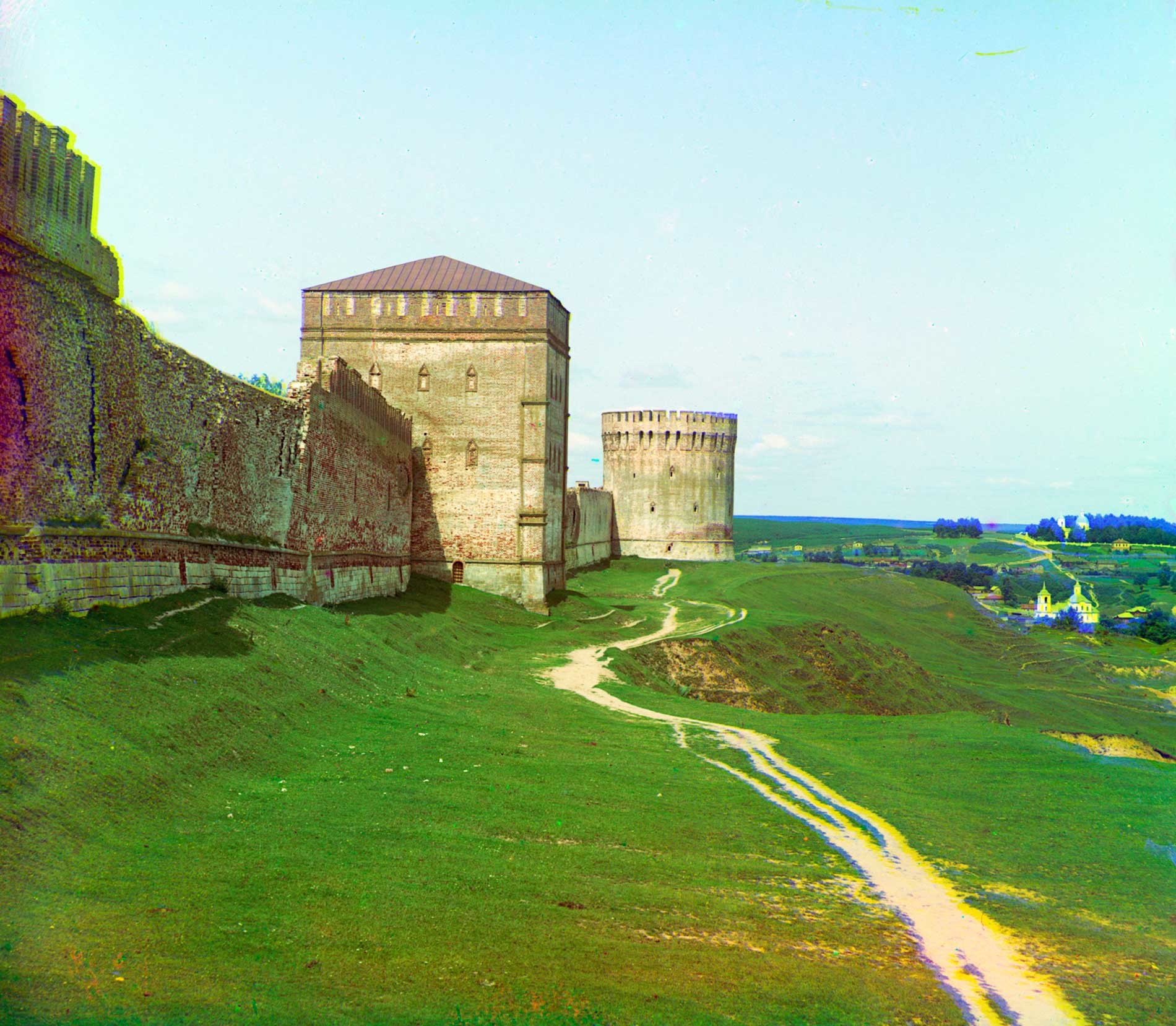Smolensk citadel. East wall with Avraamy and Eagle (Oryol) Towers. East façade. Summer 1912