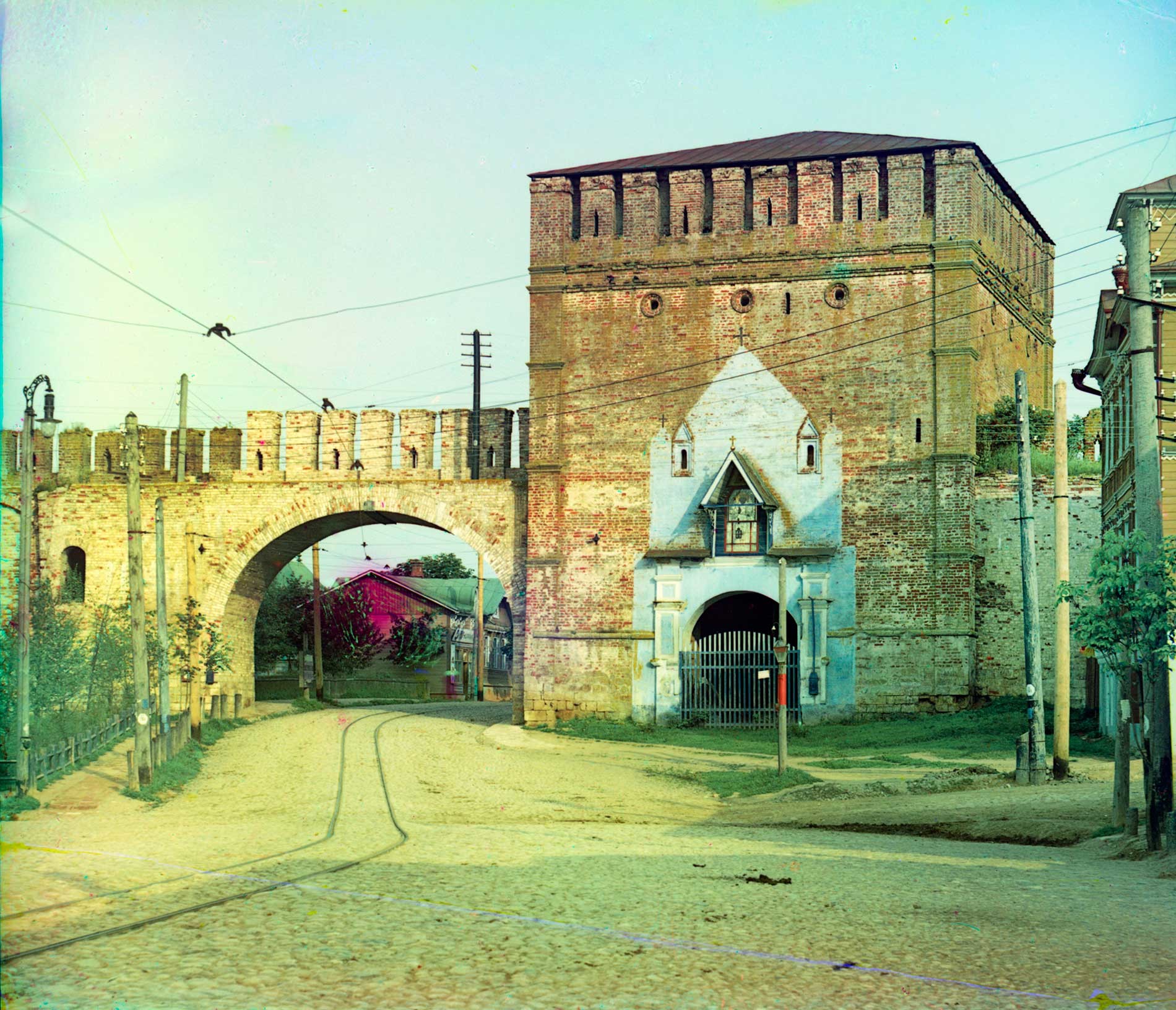 Smolensk citadel. St Nicholas Gate and Tower, with tram line. Summer 1912