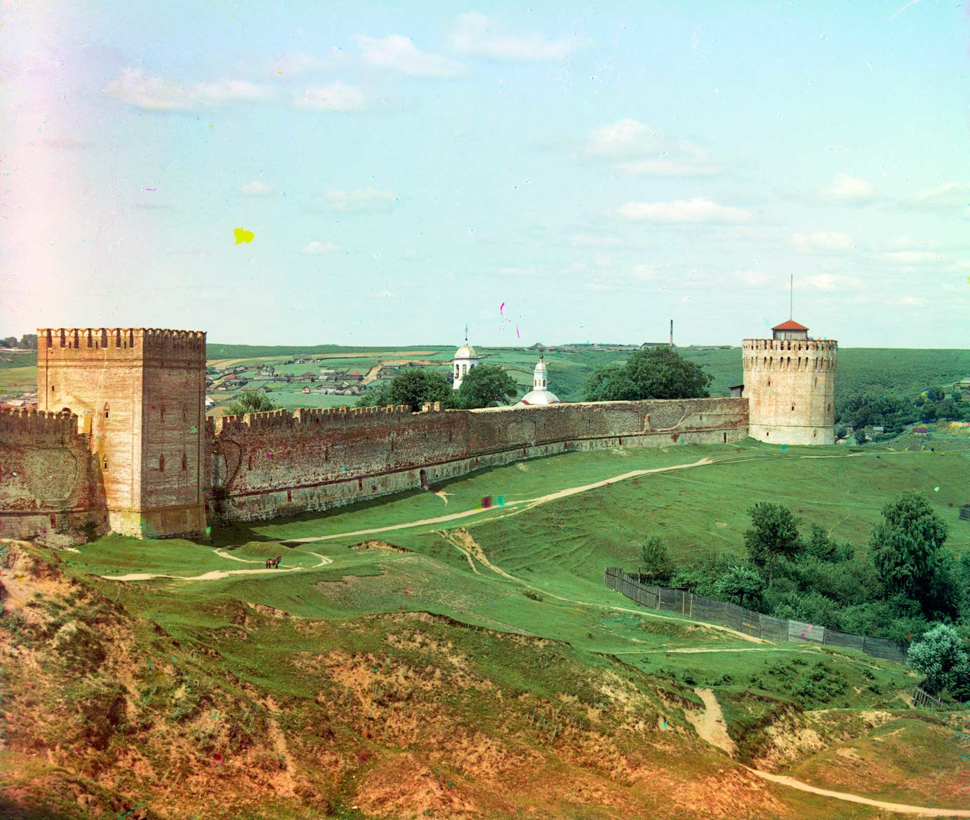 Smolensk citadel. East wall with Veselukha and Pozdniakov Towers. East façade. Summer 1912