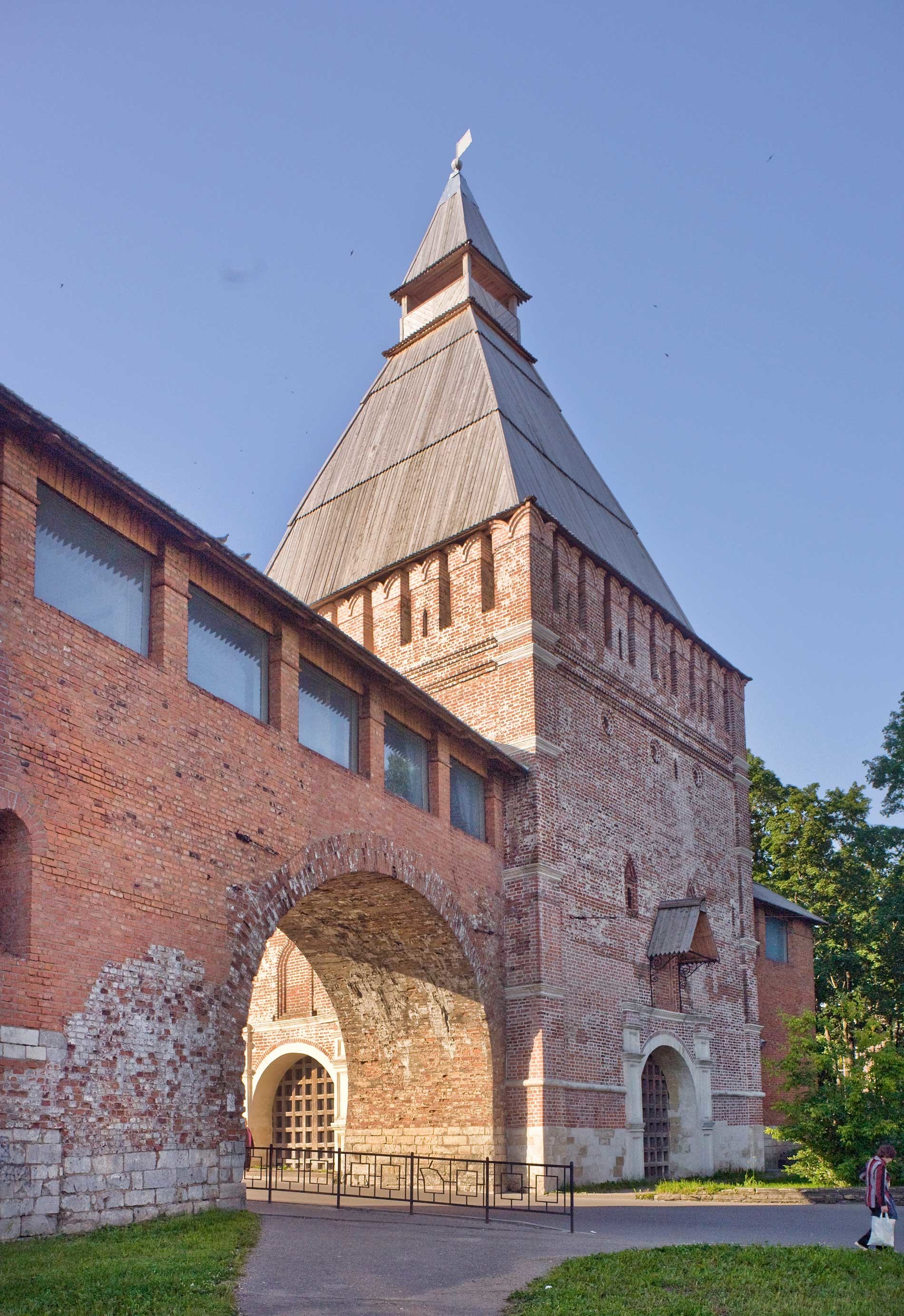 Ciudadela de Smolensk. Puerta y Torre de San Nicolás. 1 de julio de 2014.