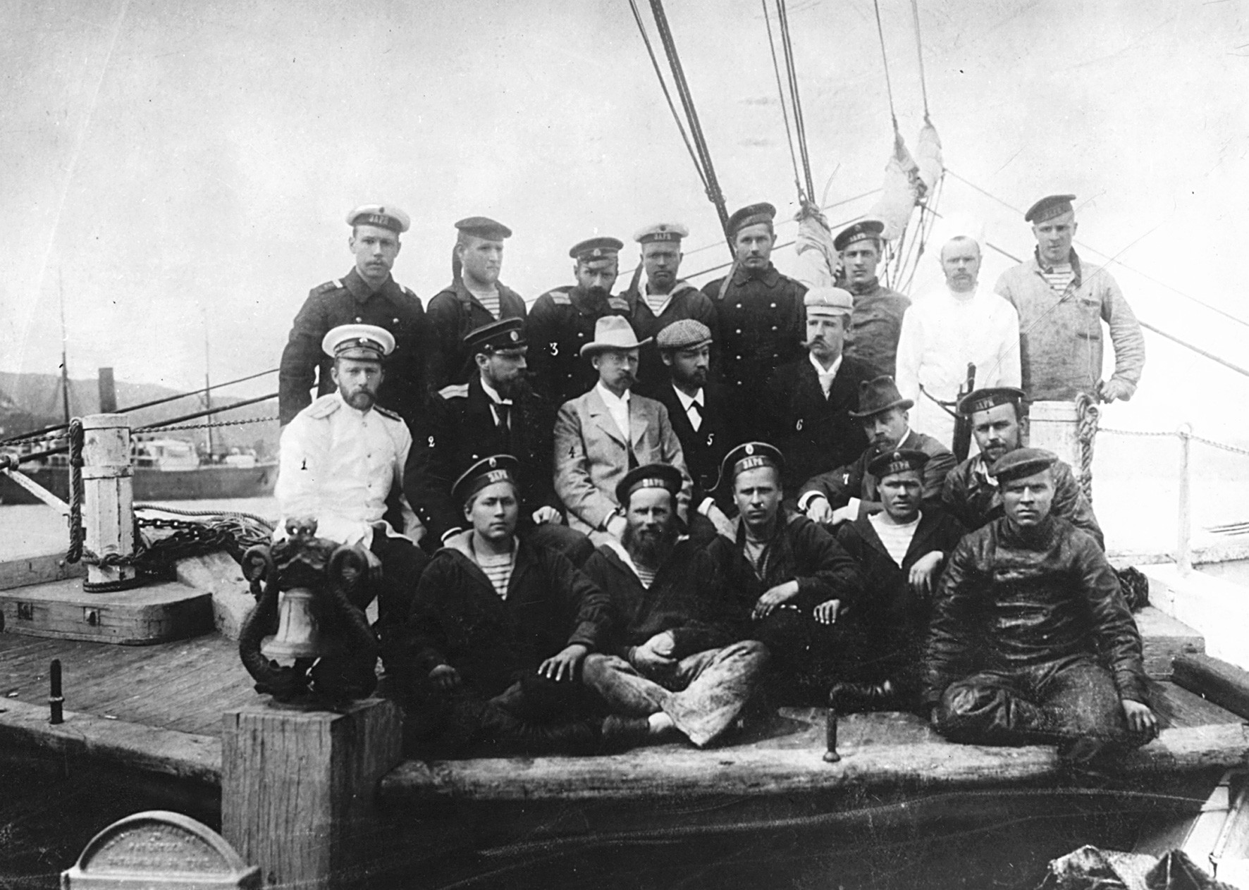 Снимка на екипажа на руския кораб 