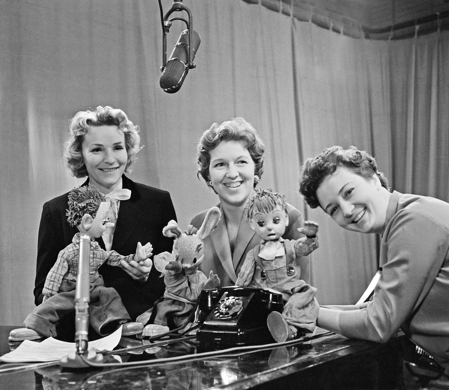 ソビエト連邦中央テレビのアンナ・シロワ、ヴァレンティーナ・レオンティエワ、ニーナ・コンドラートワ