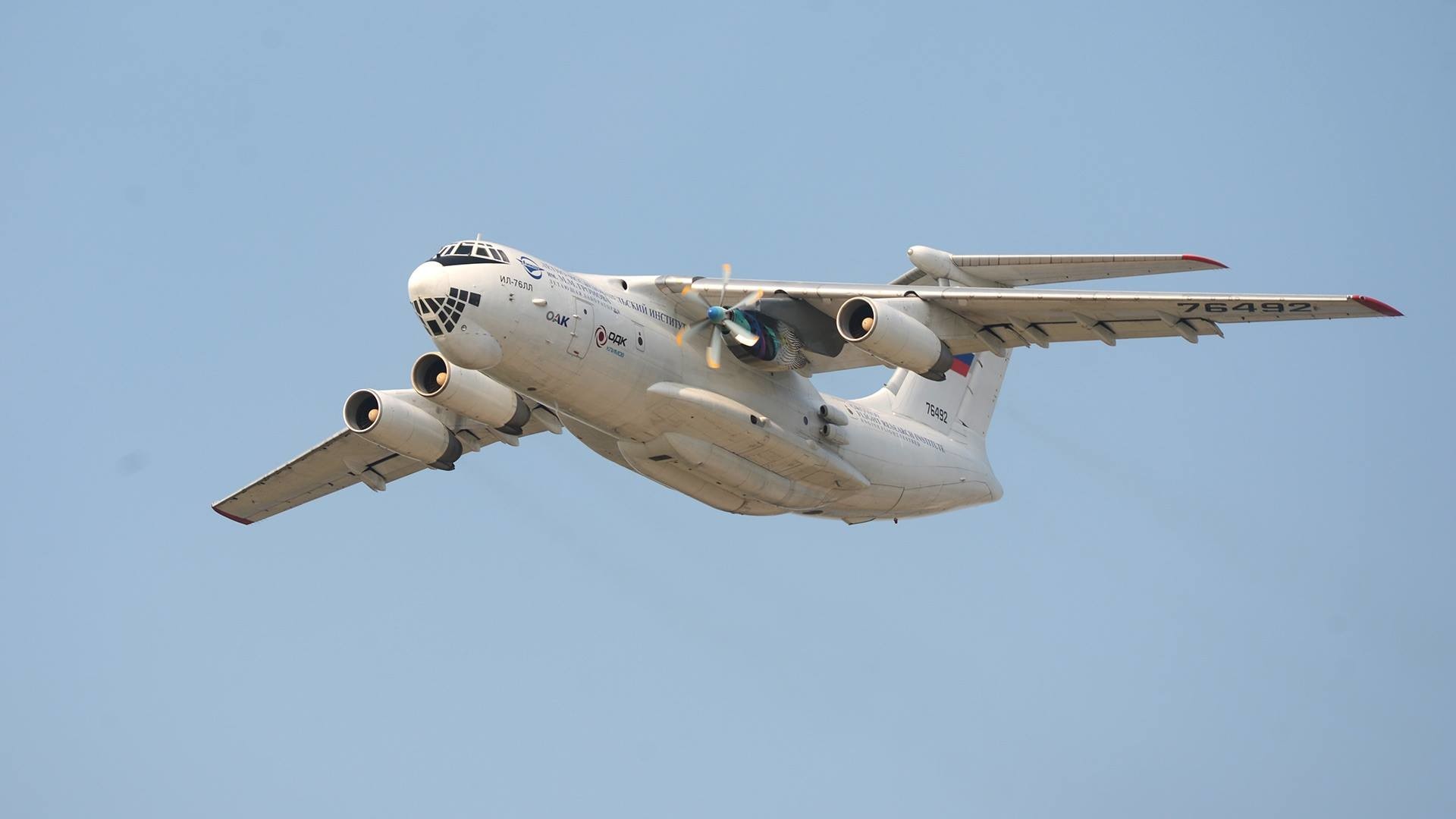 Il-76 na kojem se testira motor za Il-112V.