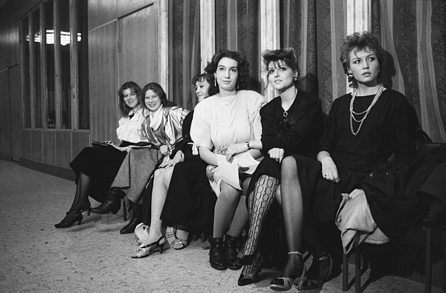 April 20, 1988. Contestants are waiting for their performance. 