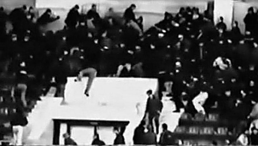 Трагедија после хокејашке утакмице у дворани „Сокольники“ (Пометња због жвака).