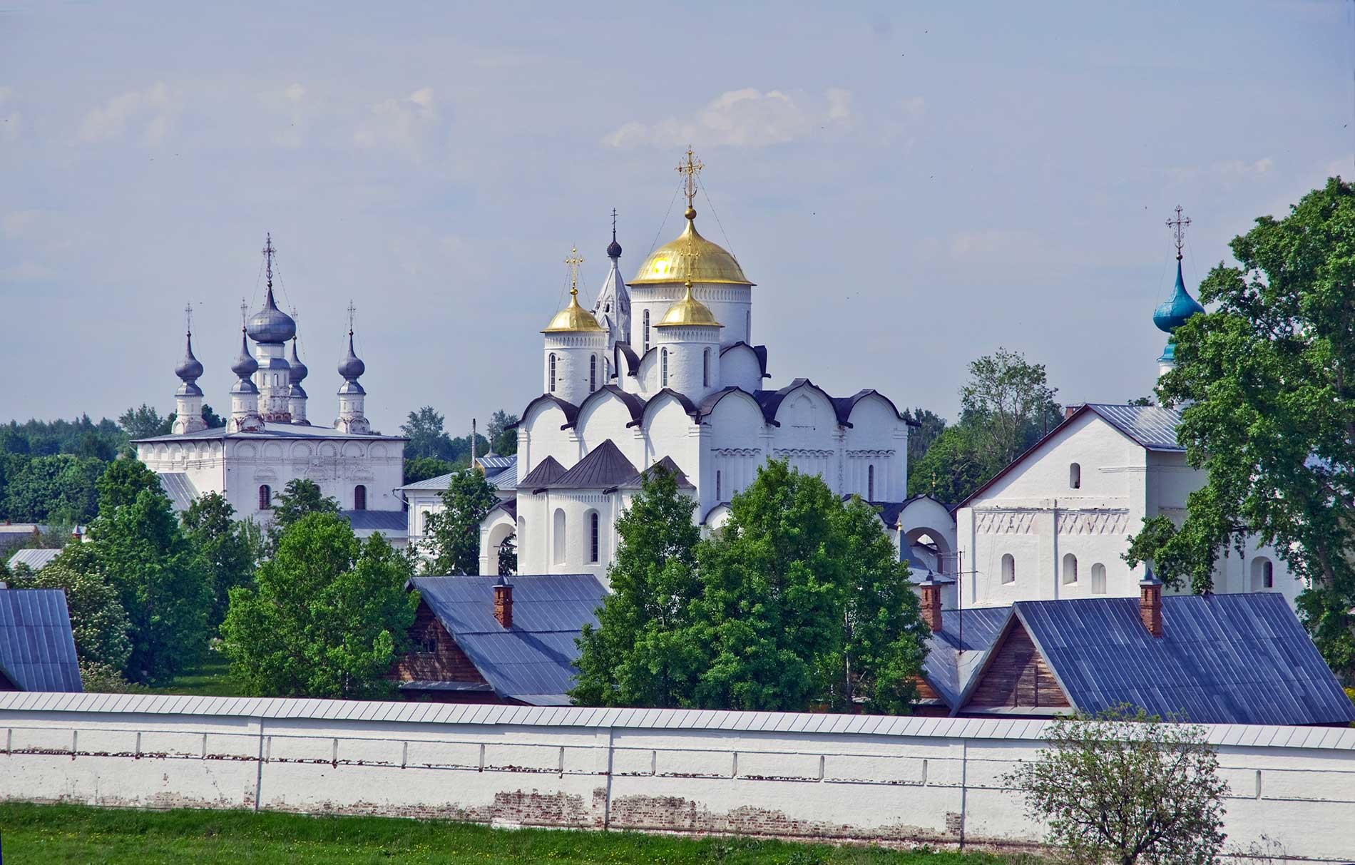 Intercession Convent, northeast view from Savior-Evfimy Monastery. From left: Church of Sts. Peter & Paul (beyond convent), ​Intercession Cathedral with three restored domes, refectory&Church of St. Anne. May 29, 2009.